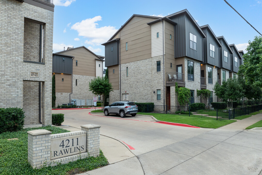 Palo Alto in Dallas, TX - Foto de edificio