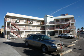 Mona Lisa Apartments in Las Vegas, NV - Building Photo - Building Photo