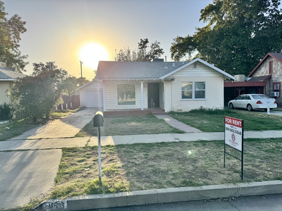 413 S H St in Tulare, CA - Building Photo