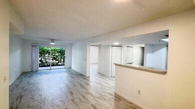 5025 Wiles Rd in Coconut Creek, FL - Building Photo - Building Photo