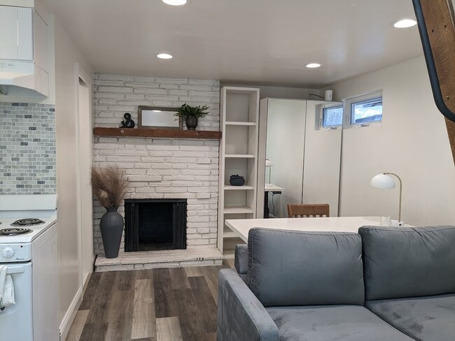 5300 21st Ave, Unit Backyard Cottage in Sacramento, CA - Building Photo - Building Photo