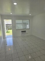 411 SE 3rd Ave in Hallandale Beach, FL - Building Photo