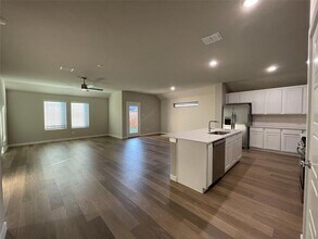 521 Whispering Winds Trl in McKinney, TX - Foto de edificio - Building Photo