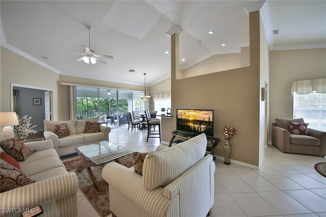 5615 Northboro Dr in Naples, FL - Foto de edificio