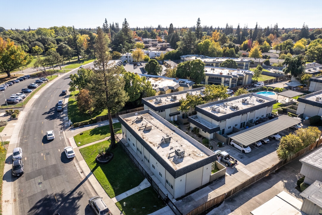Parkside Townhomes Apartments in Sacramento, CA - Building Photo