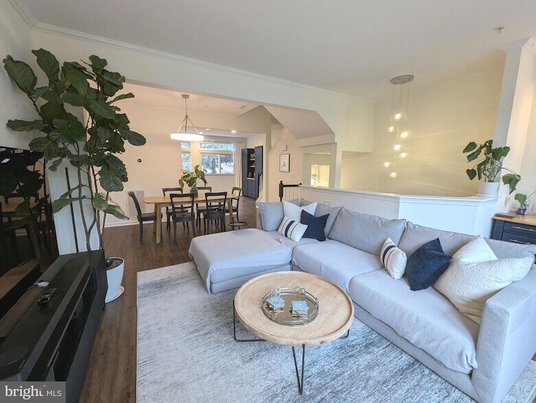 2922 Huntington Grove Square in Alexandria, VA - Building Photo