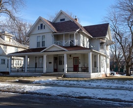 2325 Carpenter Ave in Des Moines, IA - Foto de edificio - Building Photo