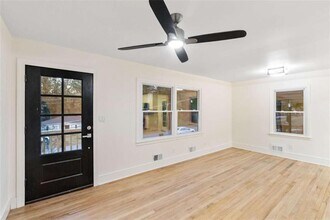 6048 Blackhawk Trail SE in Mableton, GA - Building Photo - Building Photo