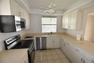 5170 Marsh Field Ln, Unit 110 in Sarasota, FL - Foto de edificio - Building Photo