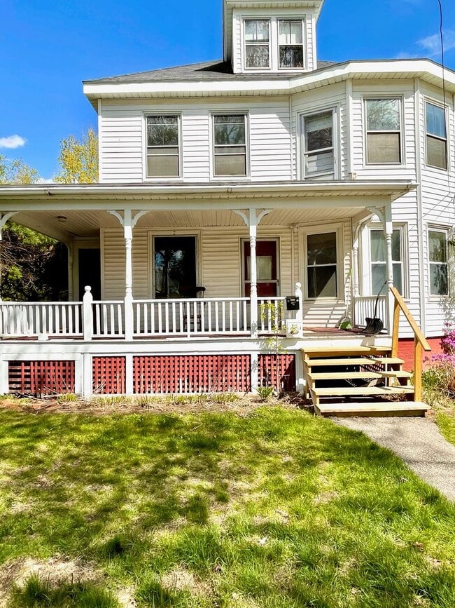 15 Bartlett St in Waterville, ME - Building Photo - Building Photo