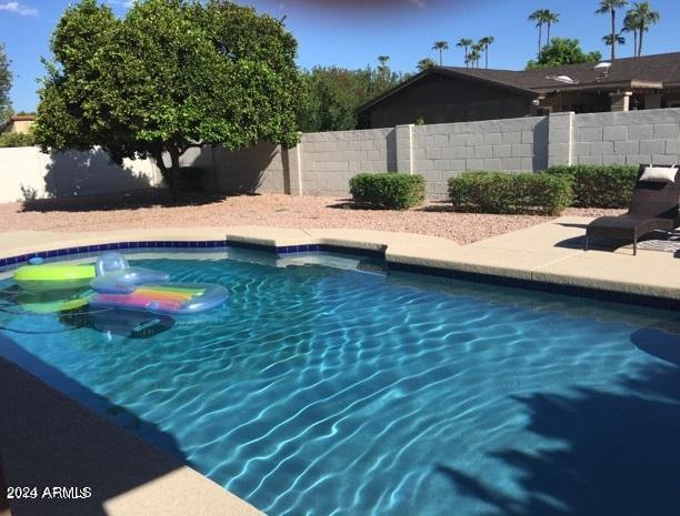 8046 E Del Caverna Dr in Scottsdale, AZ - Foto de edificio - Building Photo
