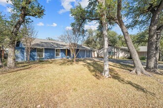 11904 Highland Oaks Trail in Austin, TX - Building Photo - Building Photo