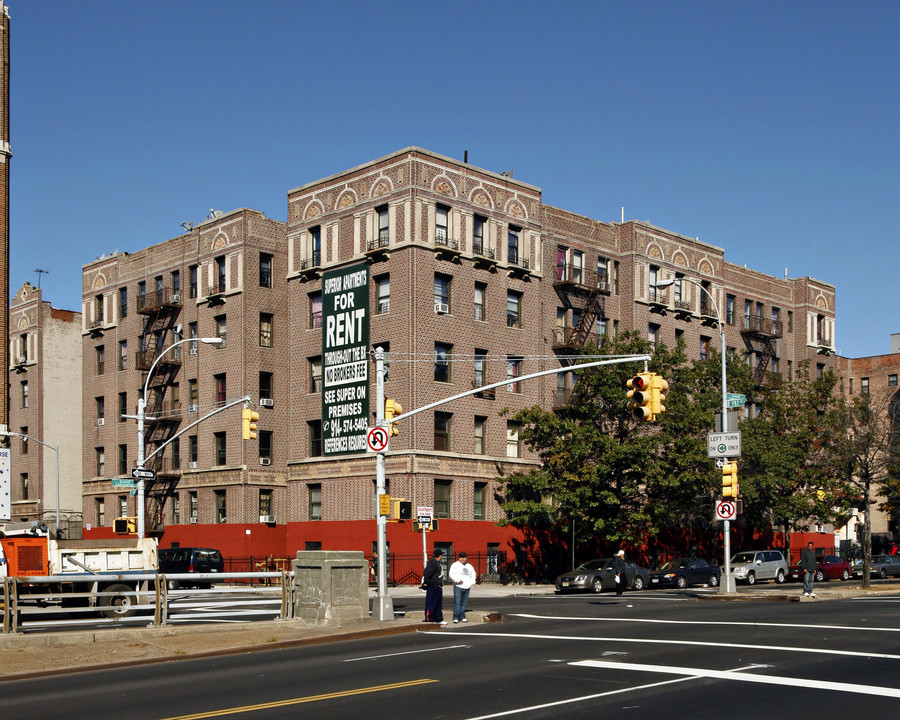 2584 Creston Ave in Bronx, NY - Foto de edificio