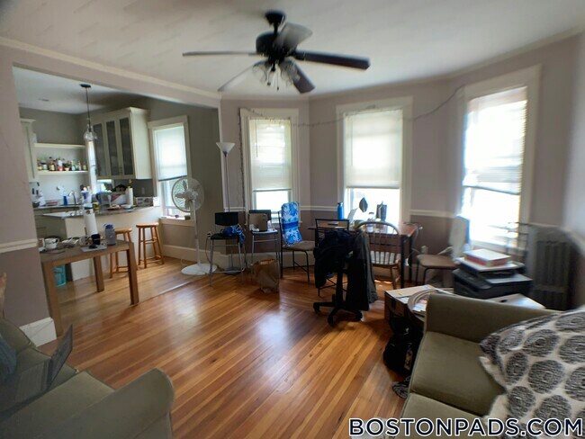 24 Greenleaf Ave in Medford, MA - Building Photo - Building Photo