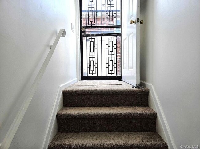 134-15 160th St, Unit 1 in Queens, NY - Foto de edificio - Building Photo