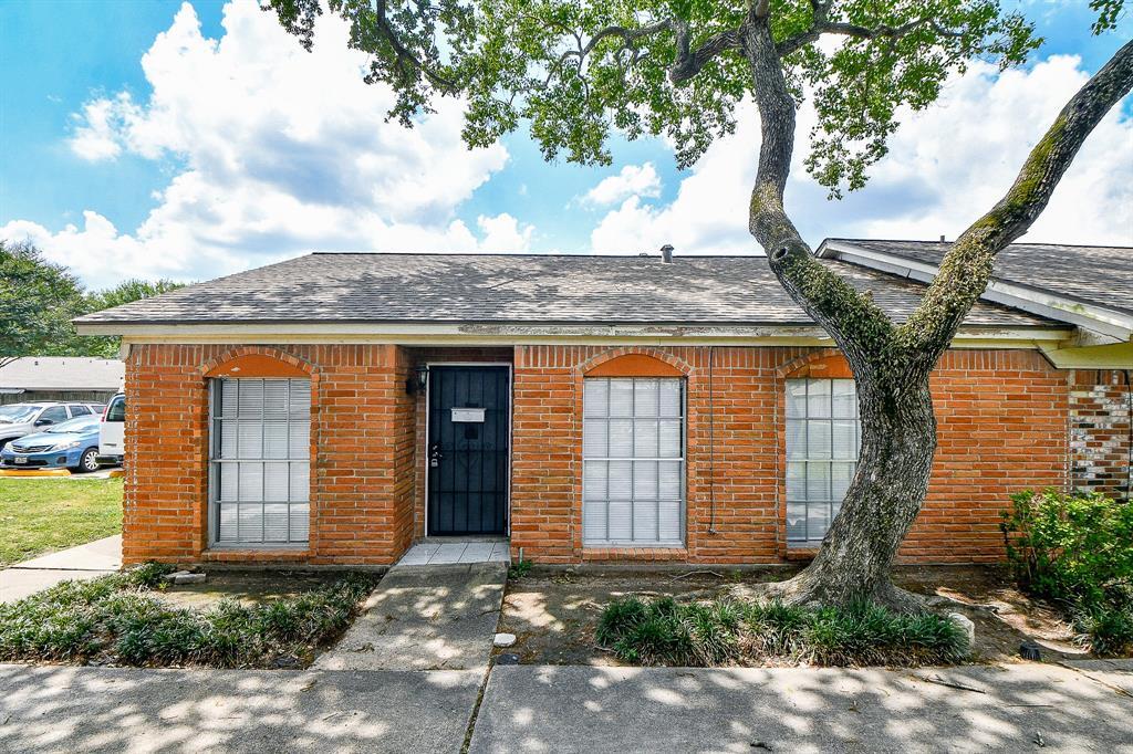 1935 Campbell Rd in Houston, TX - Building Photo