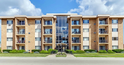 Imperial Tower Apartments in Waukegan, IL - Building Photo - Building Photo