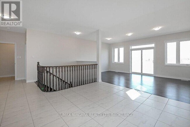 10 Explorer Wy in Thorold, ON - Building Photo - Building Photo