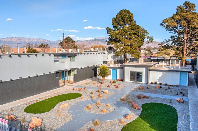 The Valencia Apartments in Albuquerque, NM - Building Photo - Building Photo