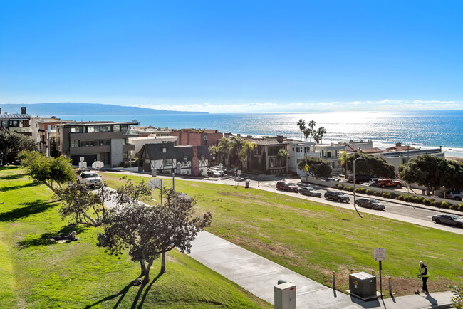 219 27th St in Manhattan Beach, CA - Foto de edificio - Building Photo