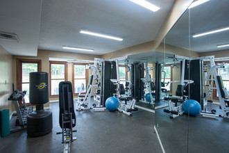 The Retreat at Walnut Creek in Kansas City, MO - Building Photo - Interior Photo