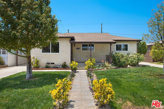 2011 Evergreen St in Burbank, CA - Building Photo - Building Photo