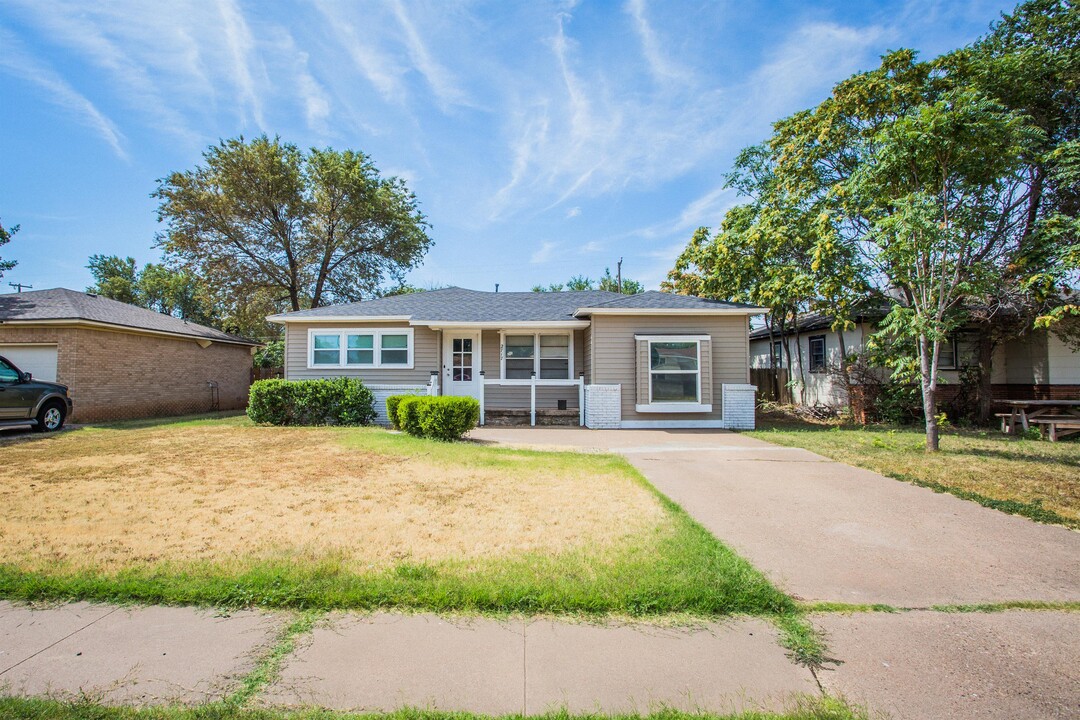 2717 39th St in Lubbock, TX - Building Photo