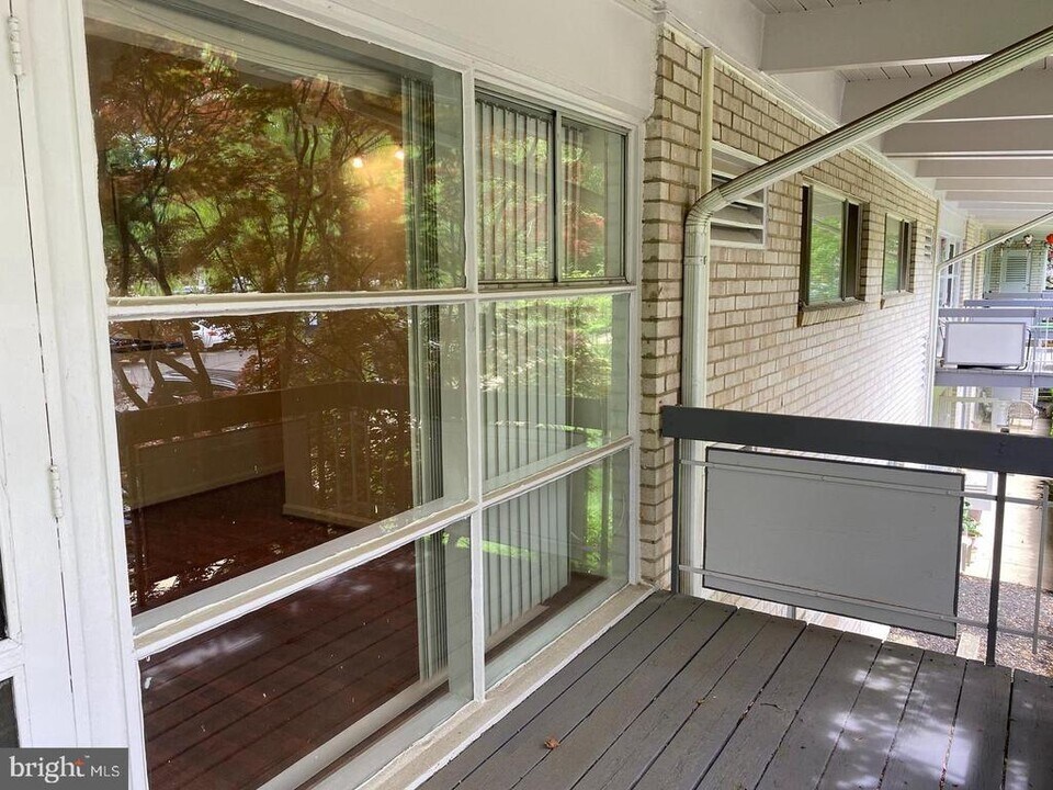7734 Donnybrook Ct-Unit -208 in Annandale, VA - Building Photo