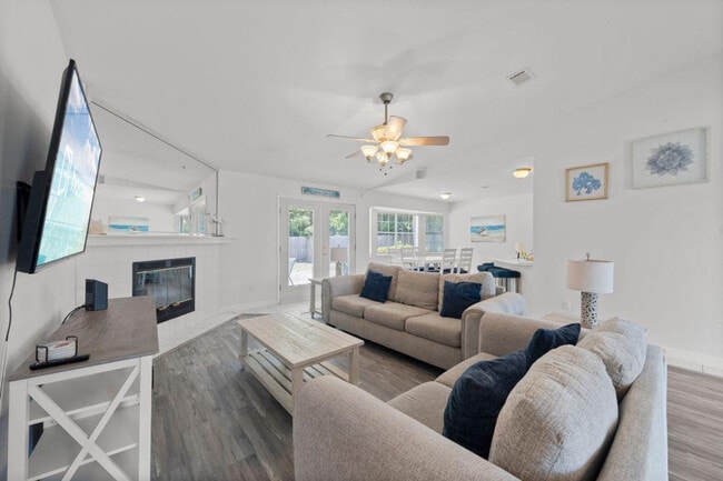 406 Shorewood Cir