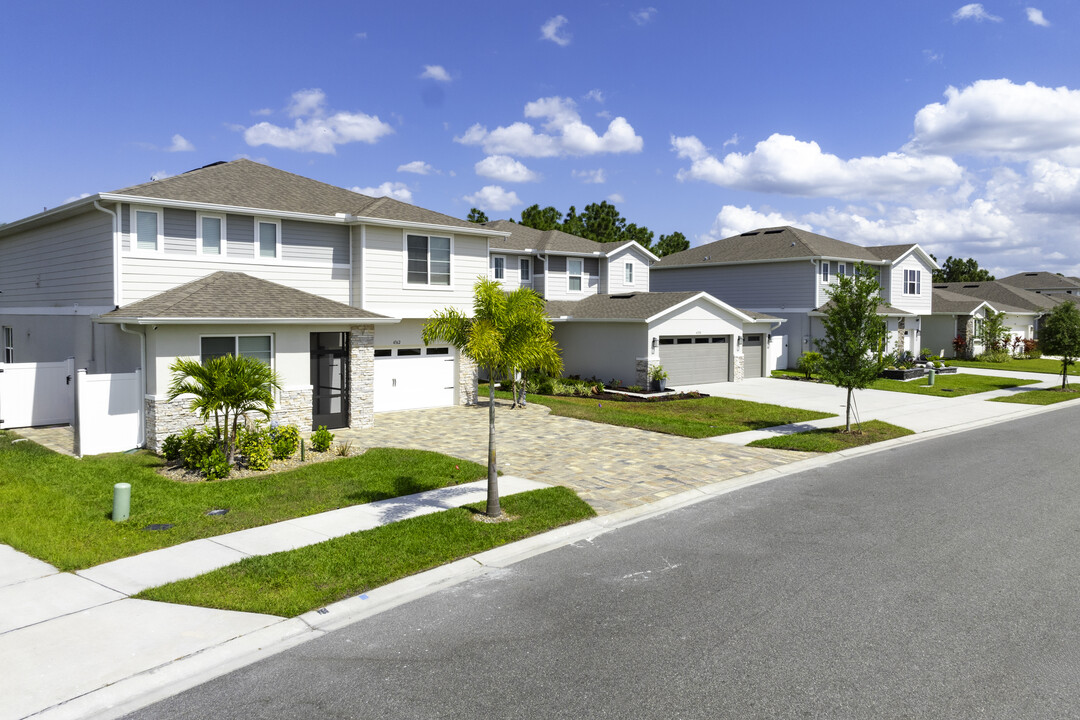 Seasons at Estates at Southern Pines in St. Cloud, FL - Foto de edificio