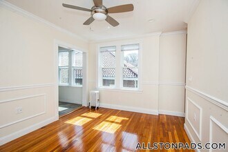 33 Walbridge St, Unit 7 in Boston, MA - Foto de edificio - Building Photo