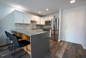 77805 California Dr, Unit A11 in Palm Desert, CA - Building Photo - Building Photo