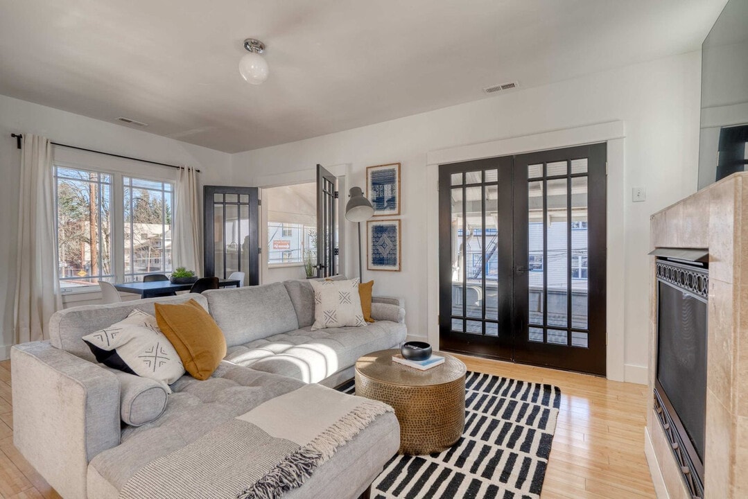 915 SE 29th Ave in Portland, OR - Foto de edificio