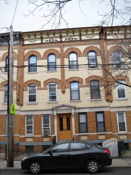 1868 Cornelia St in Flushing, NY - Foto de edificio