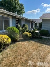 402 Metuchen Dr in Monroe Township, NJ - Building Photo - Building Photo