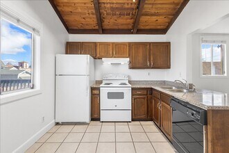 537 Central Ave-Unit -537 Central Ave #D in Alameda, CA - Building Photo - Building Photo