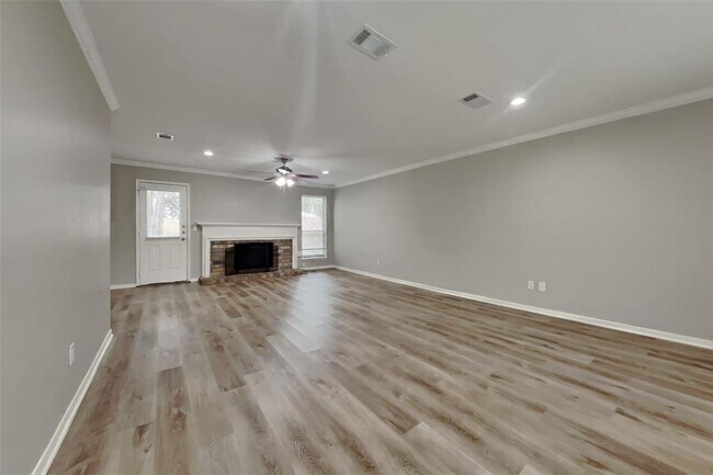 8302 Hot Springs Dr in Houston, TX - Building Photo - Building Photo