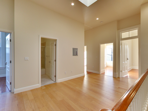 2576 Folsom St in San Francisco, CA - Building Photo - Interior Photo