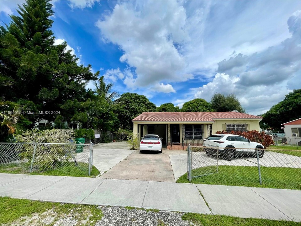 3061 NW 99th St in Miami, FL - Building Photo