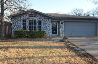 1111 Glen Creek Dr in Mansfield, TX - Building Photo