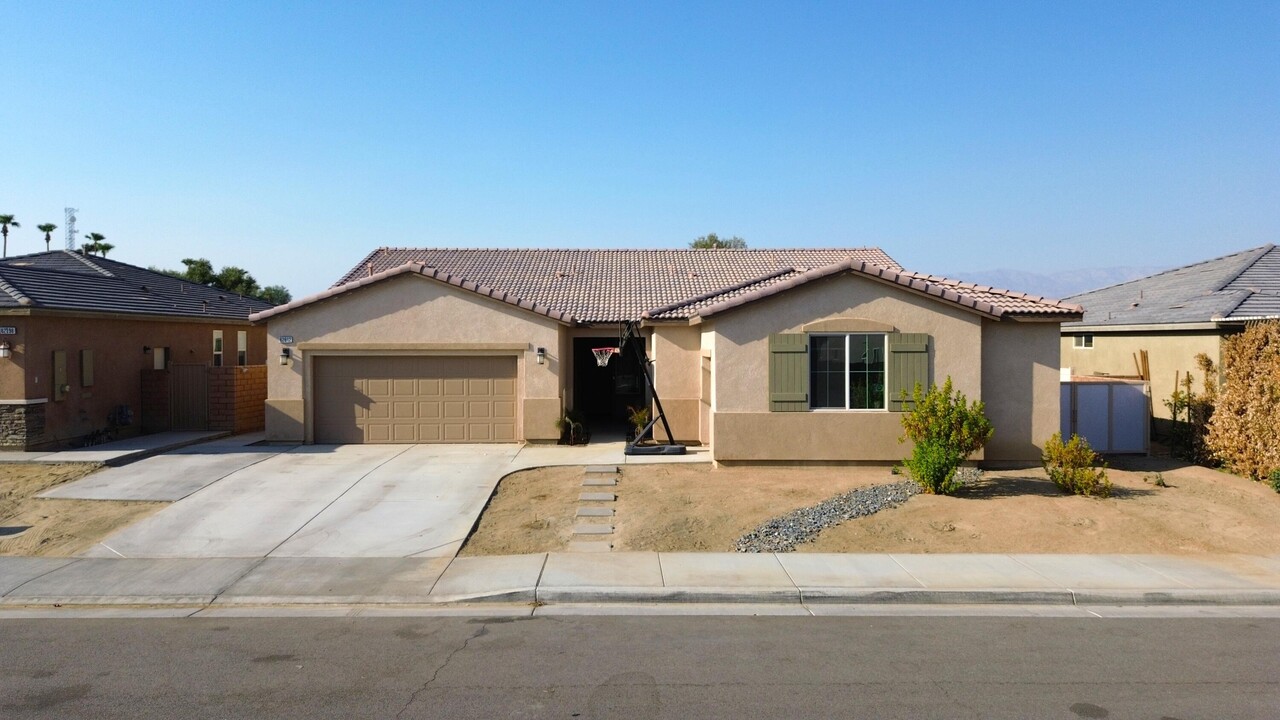 82812 Longfellow Ct in Indio, CA - Building Photo