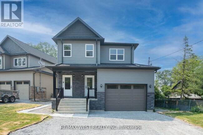 property at 172 Cundles Rd W