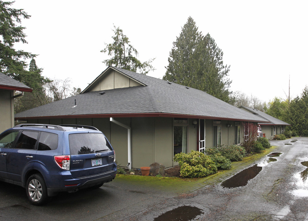 Lake Cottage Apartments in Portland, OR - Foto de edificio