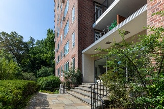 River House in Riverdale, NY - Foto de edificio - Building Photo