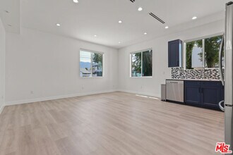 119-119 S Myers St in Burbank, CA - Building Photo - Building Photo