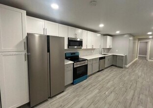 6945 NW 5th Ct in Margate, FL - Building Photo - Building Photo