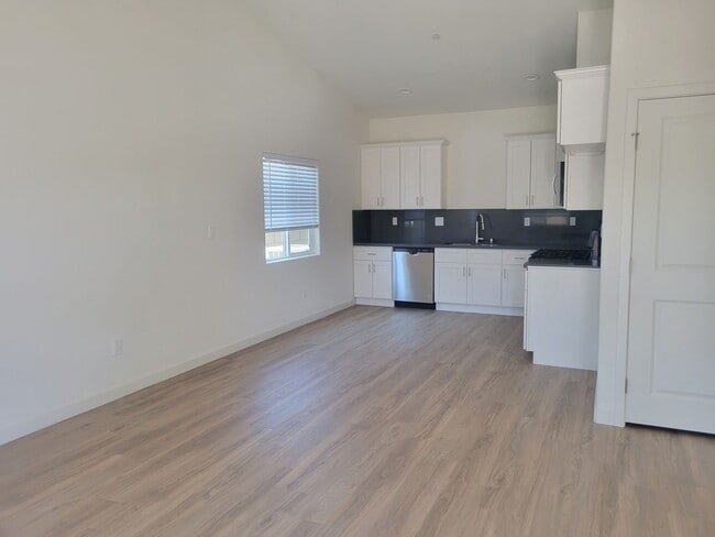 8622 Grandy St in Bakersfield, CA - Building Photo - Building Photo