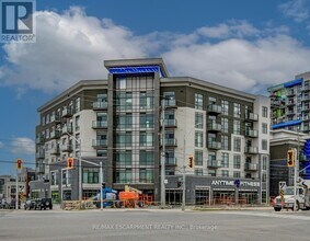 10 Mallard Trl in Hamilton, ON - Building Photo - Building Photo