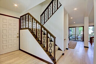 384 Bradley Rd in Bay Village, OH - Building Photo - Building Photo