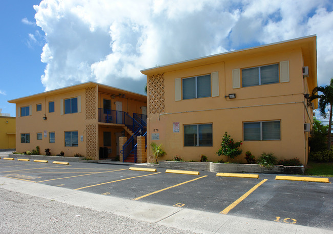 Palm Gardens in North Miami, FL - Building Photo - Building Photo